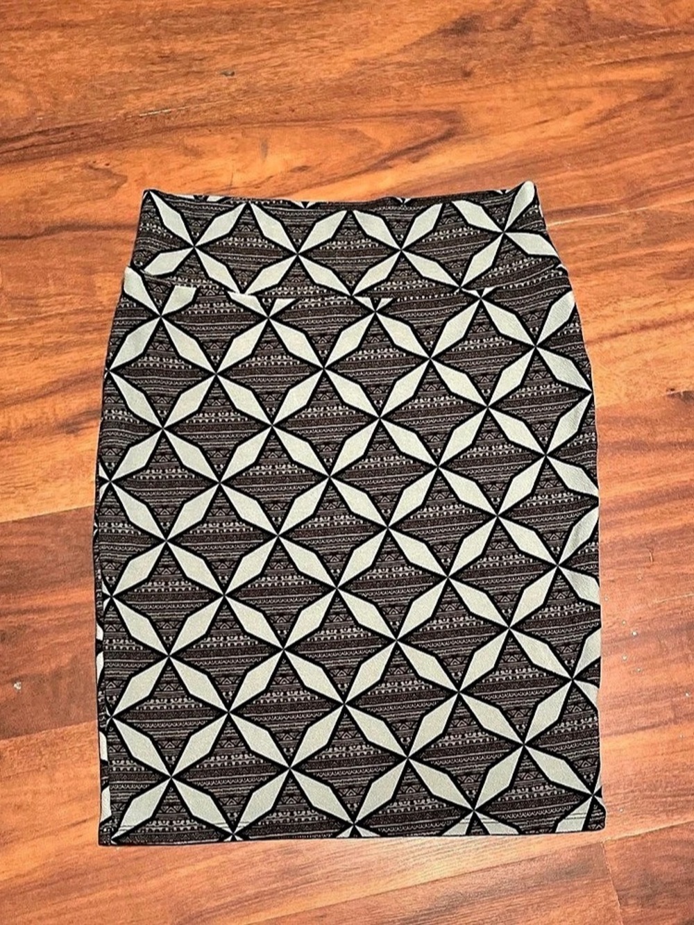 LuLaRoe "Cassie" Pencil Skirt Geometric Diamond Pattern